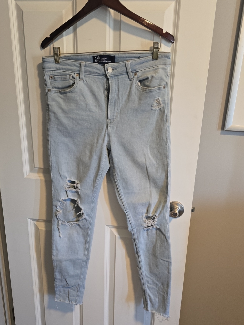 GAP Light Wash Distressed Women's Jeggings